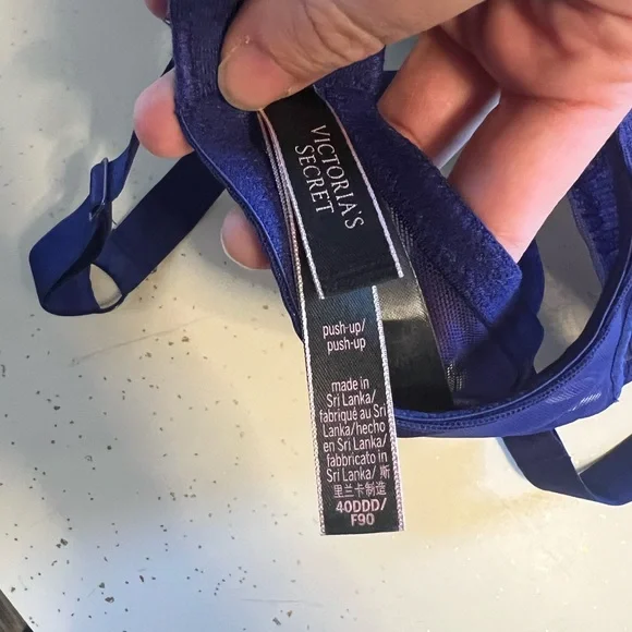 Victoria Secret very sexy push up bra - Picture 2 of 2